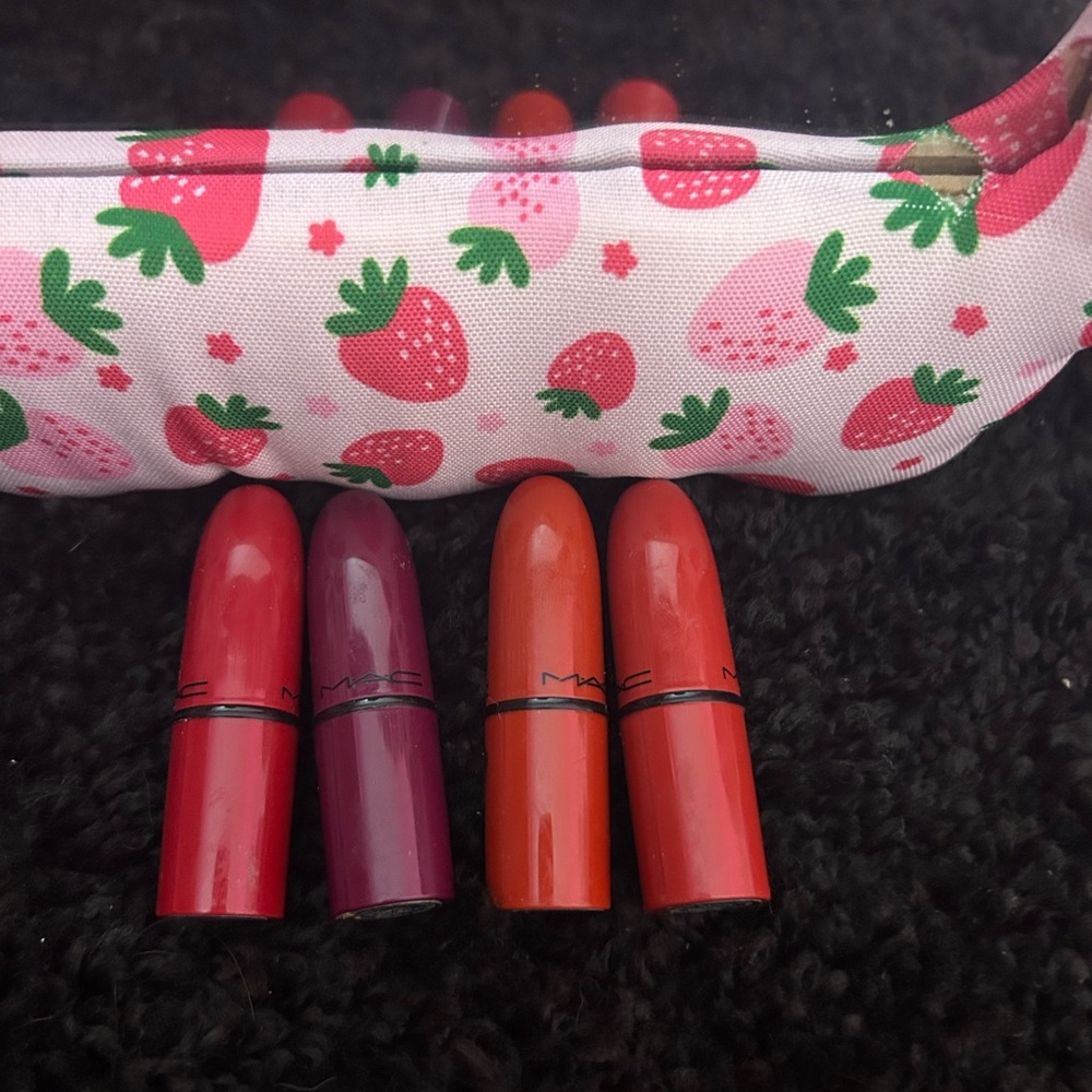 MAC Mini Lipstick Trio with Strawberry Pouch - Reds & Berry